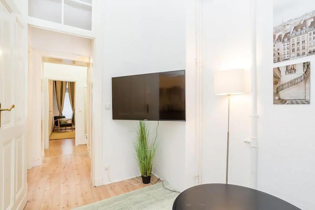 Newly Furnished Apartment For Up To 6 People Berlim Exterior foto